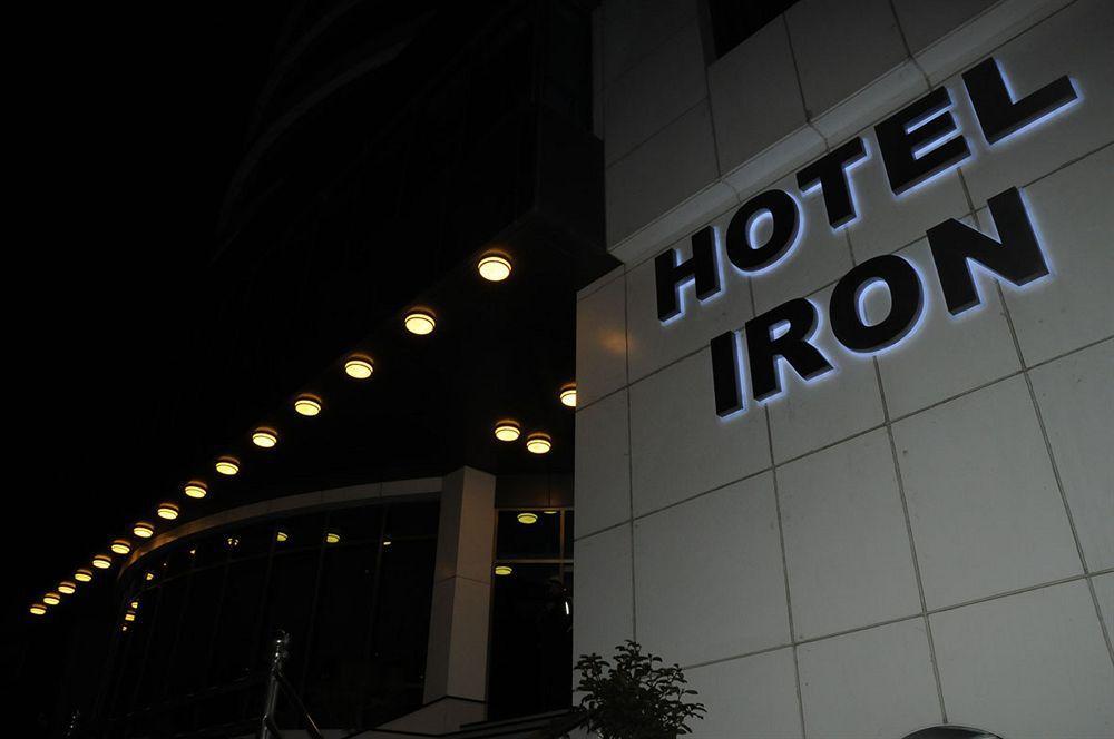 Iron Hotel Hokmeli Exteriör bild